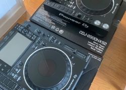 2x Pioneer CDJ-2000NXS2 + 1x DJM-900NXS2 mixer =  2600 EUR