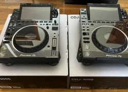 Pioneer CDJ 3000, Pioneer CDJ 2000NXS2, Pioneer DJM 900NXS2 Mixer, Pioneer DJM-V10 DJ Mixe